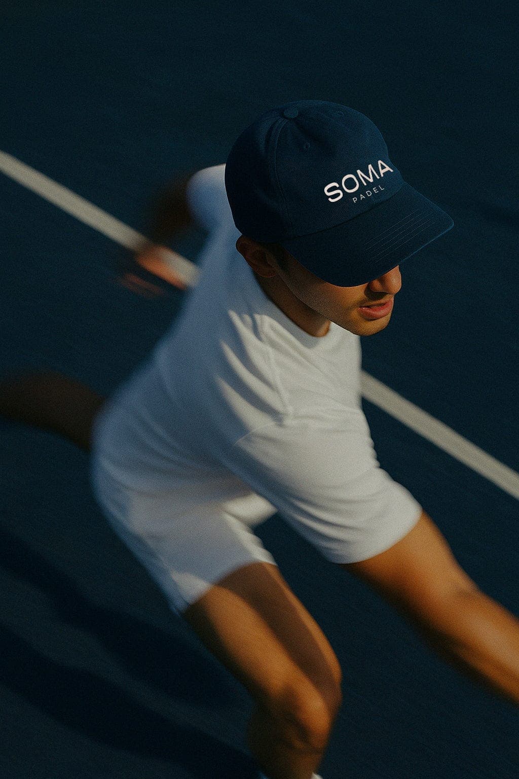 Player wearing a Soma Padel cap